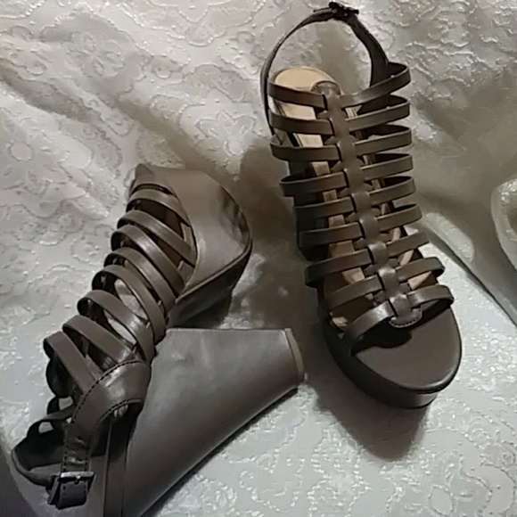 Shoes - Picture 4 of 4